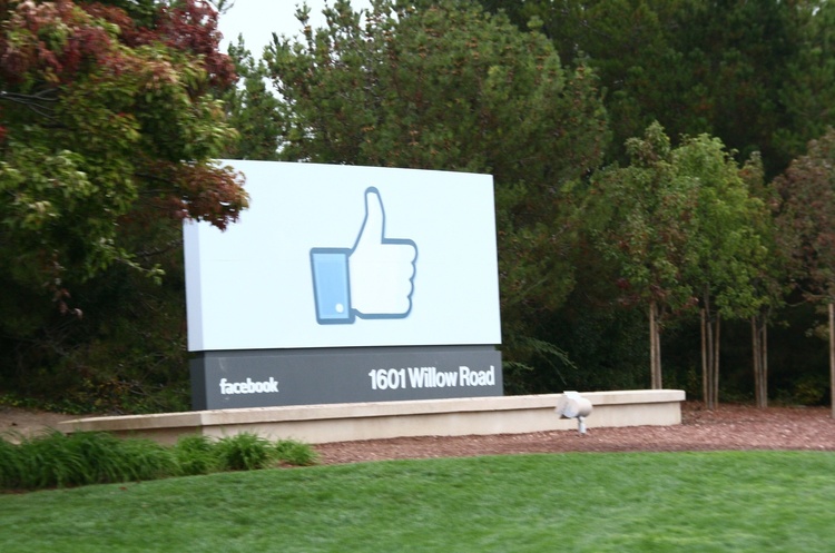 Facebook купує стартап з технологією управління комп’ютером через сигнали мозку Facebook купує стартап з технологією управління комп’ютером через сигнали мозку