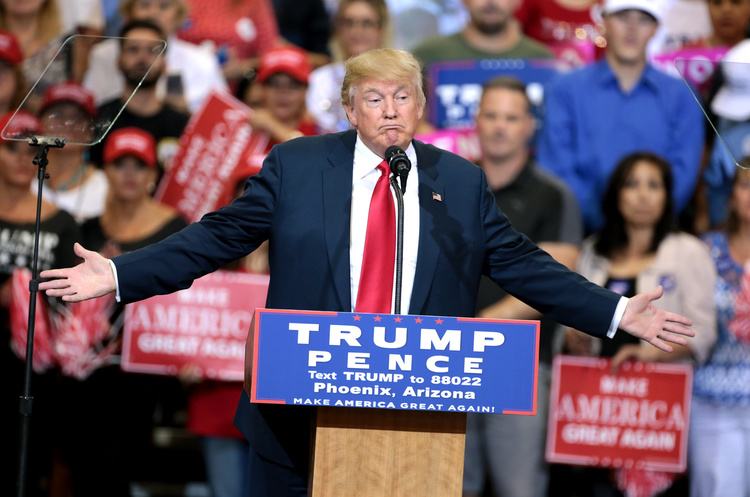 Дональд Трамп Трамп заявив, що і надалі затримуватиме допомогу Україні доки свій вклад не збільшить Європа