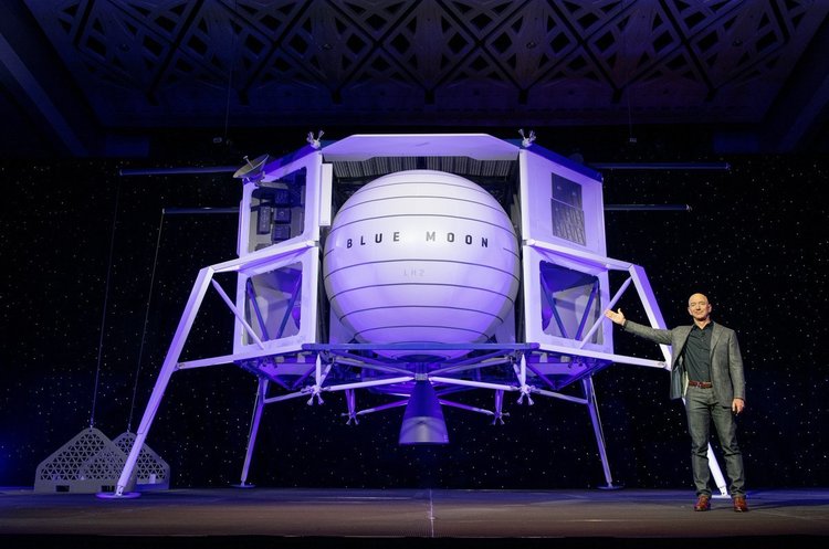 Джефф Безос NASA уклала контракт з компанією Безоса на розробку технологій зберігання на Місяці водню та кисню