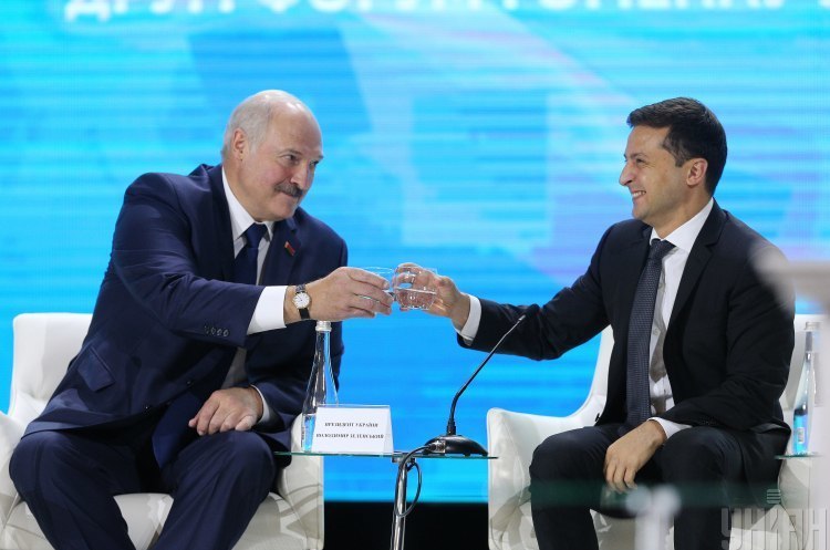 Олександр Лукашенко та Володимир Зеленський Лукашенко: Білорусь готова діяти для відновлення поставок нафти через Україну