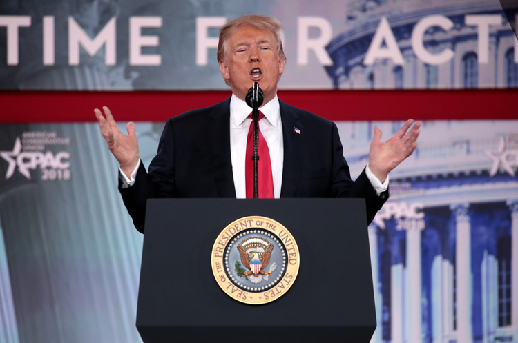 Дональд Трамп Трамп публічно заявив, що Китай має провести розслідування проти Байденів