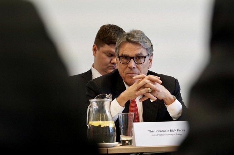 Twitter @SecretaryPerry Міністр енергетики США Рік Перрі спростував чутки про свою відставку