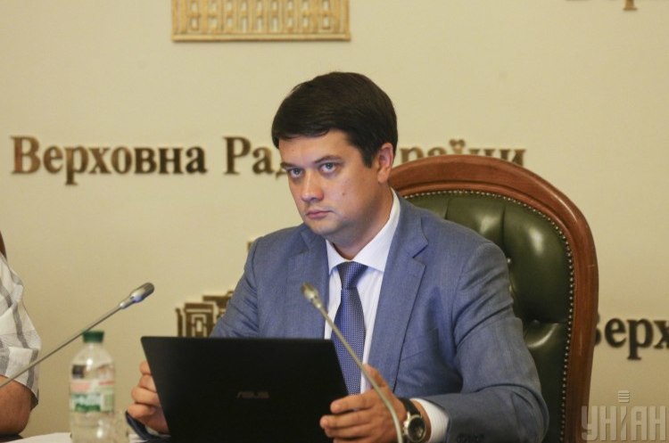 Голова ВР ІХ скликання Дмитро Разумков Разумков: новий закон про особливий статус Донбасу напрацьовуватиметься після нормандської зустрічі