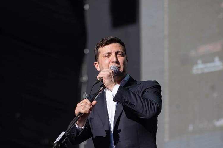 Президент Володимир Зеленський Зеленський призначив двадцять суддів у місцеві загальні суди