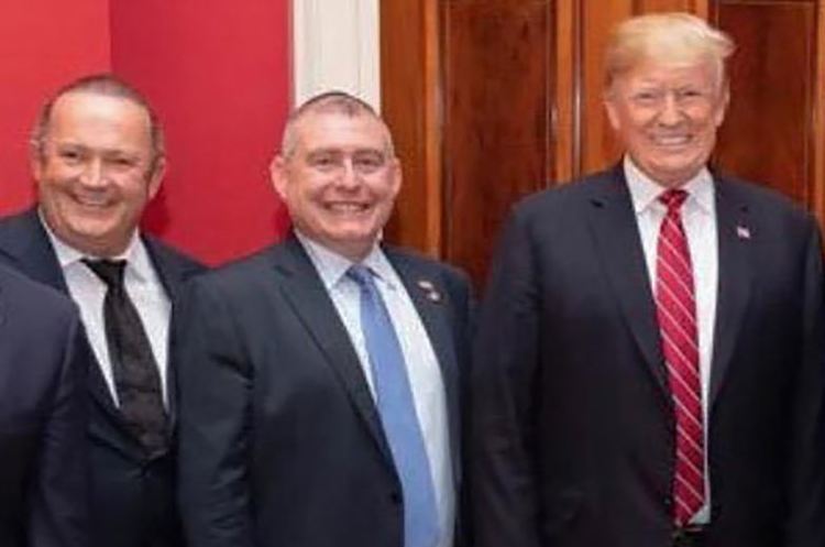 На фото: Ігор Фруман (л), Лев Парнас, Дональд Трамп Близьких до Джуліані бізнесменів Фрумана та Парнаса заарештували у США