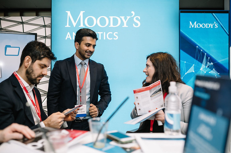 Moody's прогнозує «надзвичайно високі» ризики глобальної рецесії в найближчі 12–18 місяців Moody's прогнозує «надзвичайно високі» ризики глобальної рецесії в найближчі 12–18 місяців
