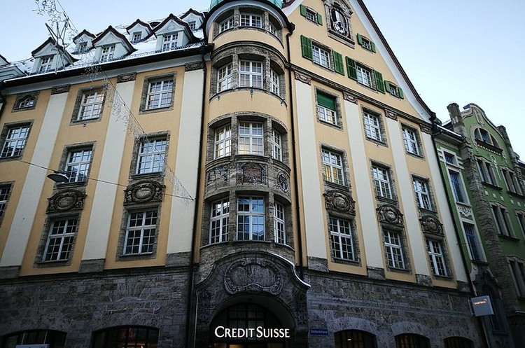 Credit Suisse почне стягувати платню з багатих клієнтів за вклади у швейцарських франках Credit Suisse почне стягувати платню з багатих клієнтів за вклади у швейцарських франках