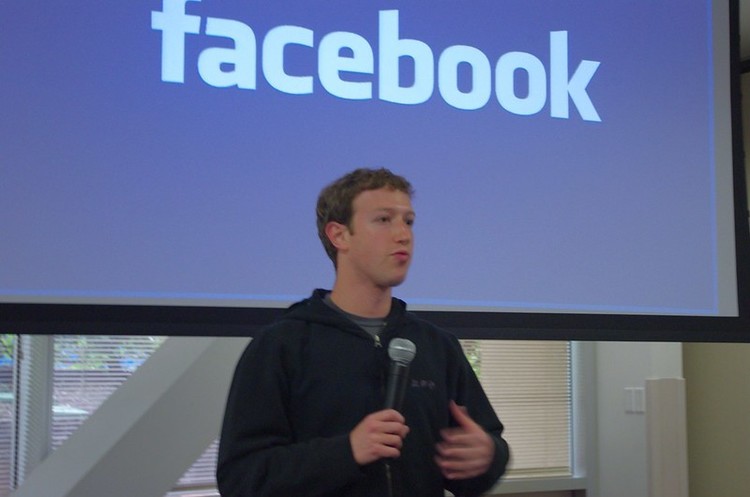Марк Цукерберг Facebook погодилась сплатити штраф у $644 000 через скандал з Cambridge Analytica