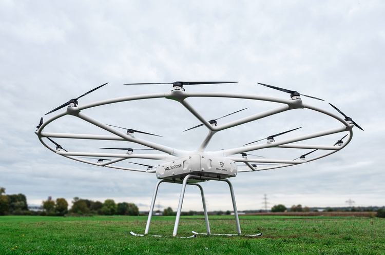 Volocopter продемонструвала свій новий гігантський дрон, здатний переносити до 200 кг (ВІДЕО) Volocopter продемонструвала свій новий гігантський дрон, здатний переносити до 200 кг (ВІДЕО)