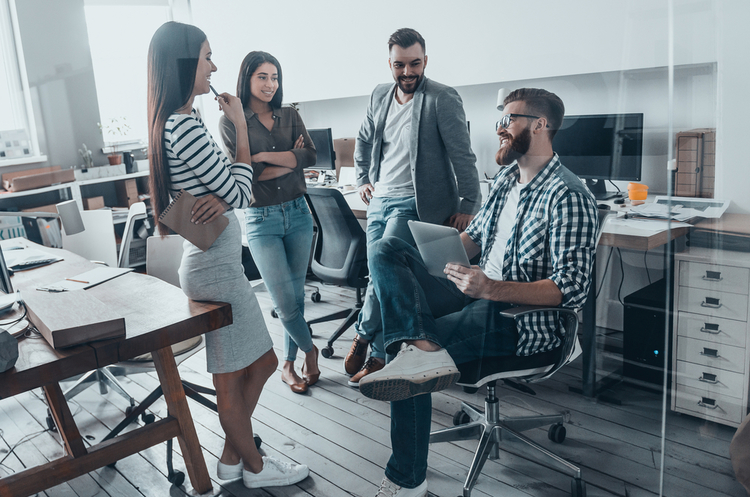 фото Shutterstock Компанія в США платитиме по $200 тим працівникам, які менше сидітимуть в смартфонах