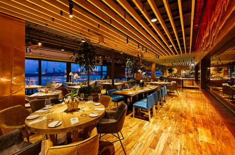    : Veranda on the river    -