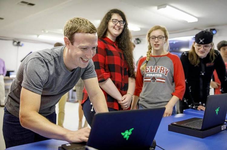 фото Facebook Mark Zuckerberg Facebook використовувала дані користувачів, щоб тиснути на конкурентів