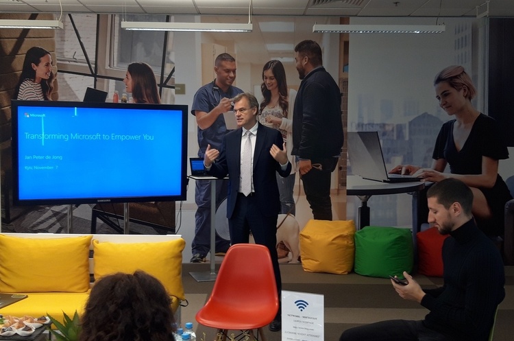 СЕО «Microsoft Украина»: «В регионе из 24 стран вы для нас – самый быстрорастущий по доходам рынок» СЕО «Microsoft Украина»: «В регионе из 24 стран вы для нас – самый быстрорастущий по доходам рынок»