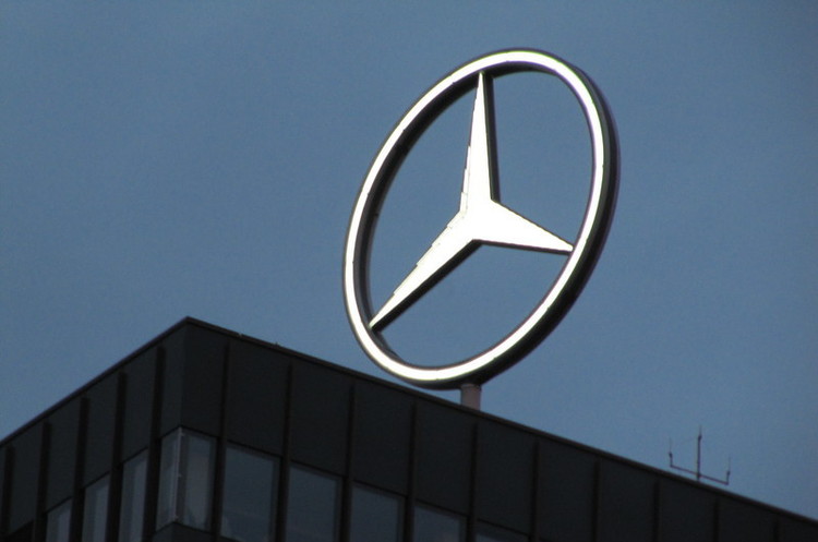 Mercedes-Benz звільнить частину працівників, щоб зекономити 1 млрд євро Mercedes-Benz звільнить частину працівників, щоб зекономити 1 млрд євро