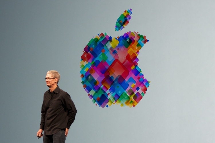 Тім Кук Apple найняла «трампівського» лобіста, щоб уникнути нових мит на свої товари