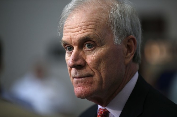 U.S. Navy Secretary Richard V. Spencer Глава Військово-морських сил США пішов у відставку через конфлікт з Трампом