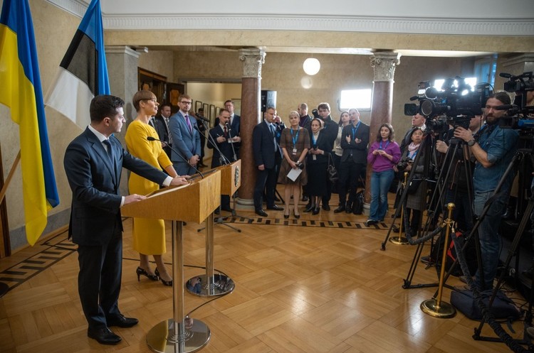 фото Офіційний сайт Президента України У війні на Донбасі немає двох винних сторін: є агресор і є жертва – президент Естонії