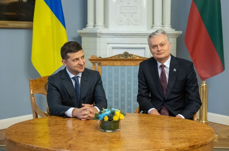 Володимир Зеленський та Гітанас Науседа Президенти України та Литви підписали низку документів в рамках засідання Ради президентів