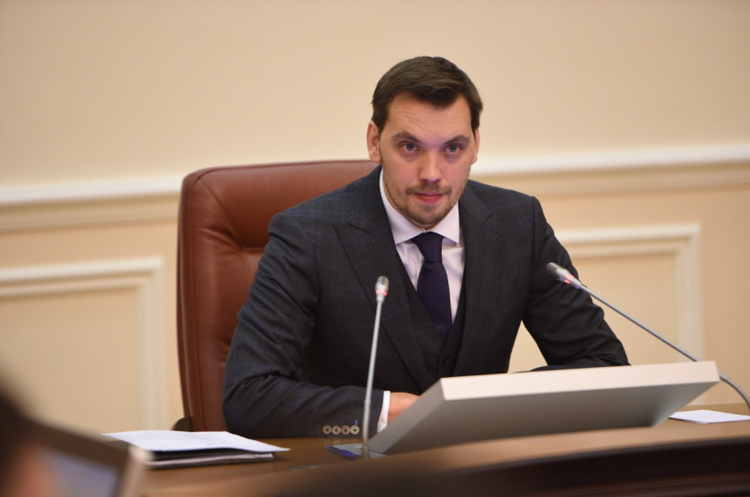 Олексій Гончарук «Гроші ходять за пацієнтом»: Кабмін ухвалив Програму медичних гарантій