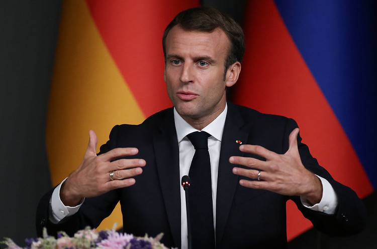 Еммануель Макрон Всупереч політиці НАТО, Макрон готовий домовлятися з Путіним про мораторій на розміщення РСМД