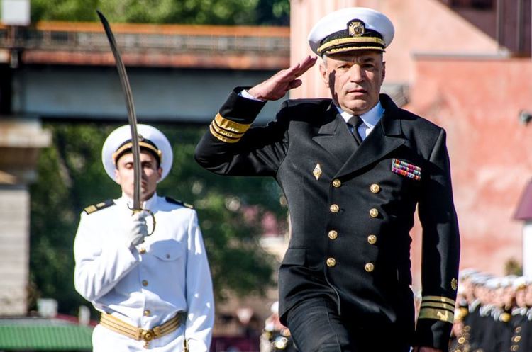 Макрон вручив командувачу ВМС України орден «За заслуги» Макрон вручив командувачу ВМС України орден «За заслуги»