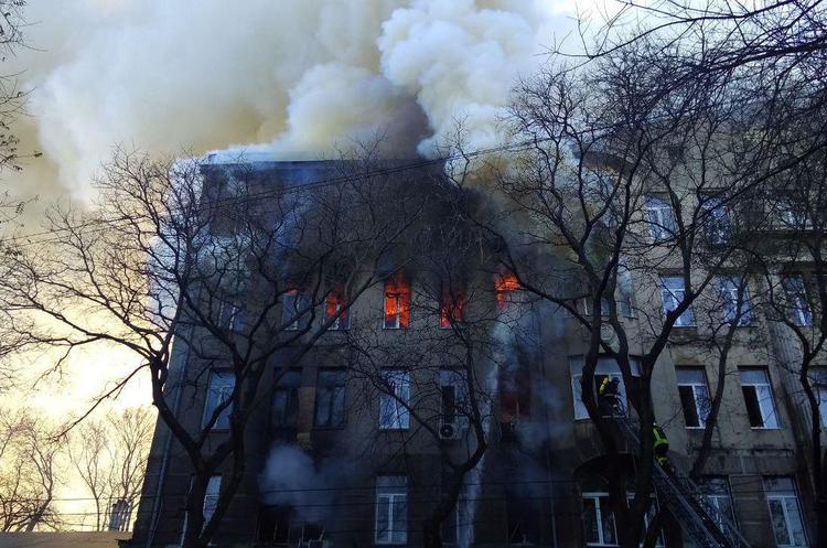 Масштабна пожежа в Одесі: горить пам’ятник архітектури, є постраждалі і загиблі (ОНОВЛЕНО) Масштабна пожежа в Одесі: горить пам’ятник архітектури, є постраждалі і загиблі (ОНОВЛЕНО)