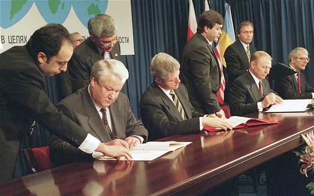 Підписання Будапештського меморандуму, 5 грудня 1994 Будапештський меморандум: США пообіцяли захищати Україну і мають дотримати своє слово - Пайфер