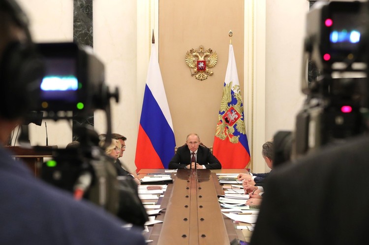 Владімір Путін В Кремлі розповіли про рішучу налаштованість Путіна перед першою зустріччю з Зеленським