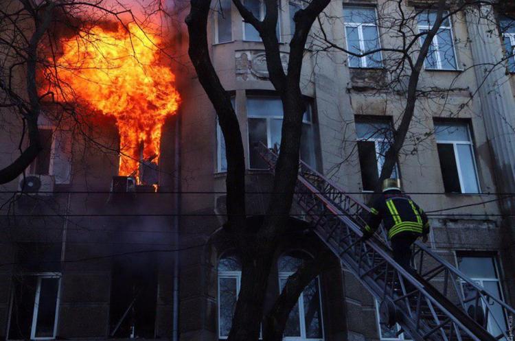 Фото: УНІАН Поліція встановила підозрюваних у справі про пожежу в коледжі Одеси