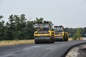 Наввипередки з катком: навіщо в Україні хочуть запровадити контроль якості дорожніх робіт
