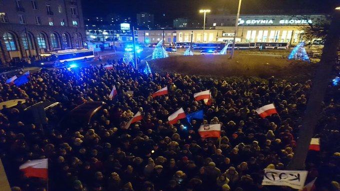 фото peoplesdispatch.org «Уряд хоче позбутися неугодних»: в Польщі масові протести проти судової реформи
