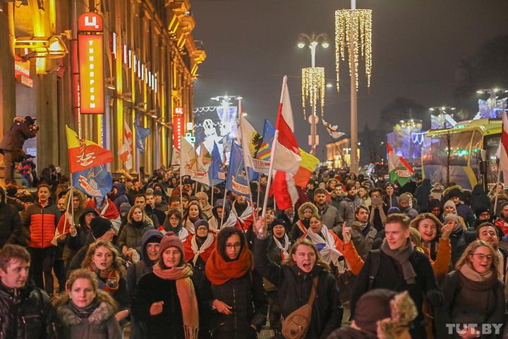 Протести в Мінську: мітинг проти інтеграції з Росією зібрав понад тисячу людей Протести в Мінську: мітинг проти інтеграції з Росією зібрав понад тисячу людей