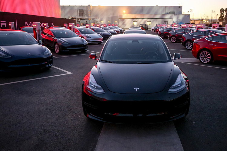 Електрокари Tesla скоро заговорять з людьми на вулиці – Маск Електрокари Tesla скоро заговорять з людьми на вулиці – Маск