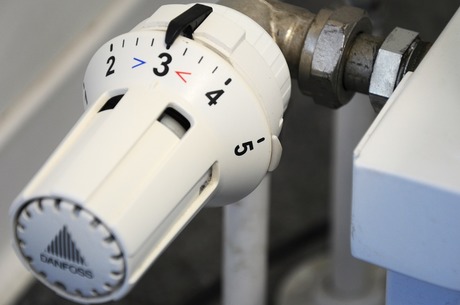 АМКУ вимагає знизити нарахування споживачам за тепло і гарячу воду