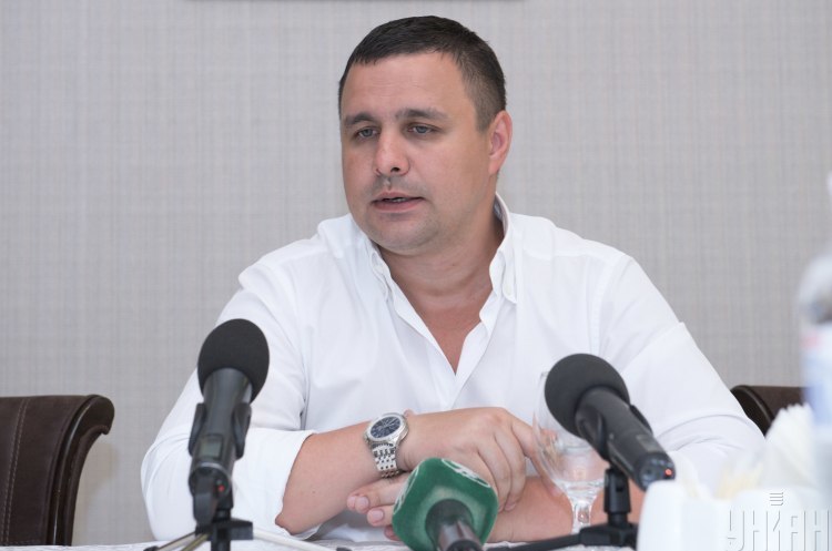 Колишній народний депутат України, експрезидент компанії "Укрбуд" Максим Микитась САП та НАБУ дозволили Микитасю вилетіти до Великобританії на лікування
