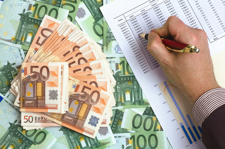 фото Shutterstock Євросоюз може в лютому надати Україні 500 млн євро – Радіо Свобода