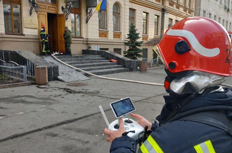 У Києві горить будівля Мінкульту (ВІДЕО) У Києві горить будівля Мінкульту (ВІДЕО)