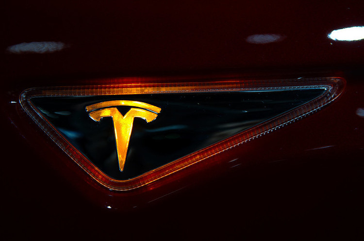 Tesla знову прозвітувала про рекордну кількість поставлених автівок Tesla знову прозвітувала про рекордну кількість поставлених автівок