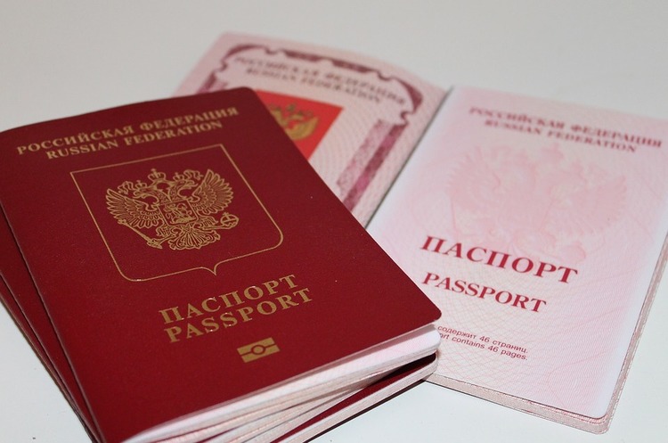 Росія видаватиме паспорти без відмови від старого громадянства – росЗМІ Росія видаватиме паспорти без відмови від старого громадянства – росЗМІ