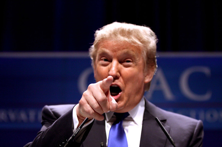 Дональд Трамп Солодка помста: Трамп звільнив чиновників, які свідчили проти нього