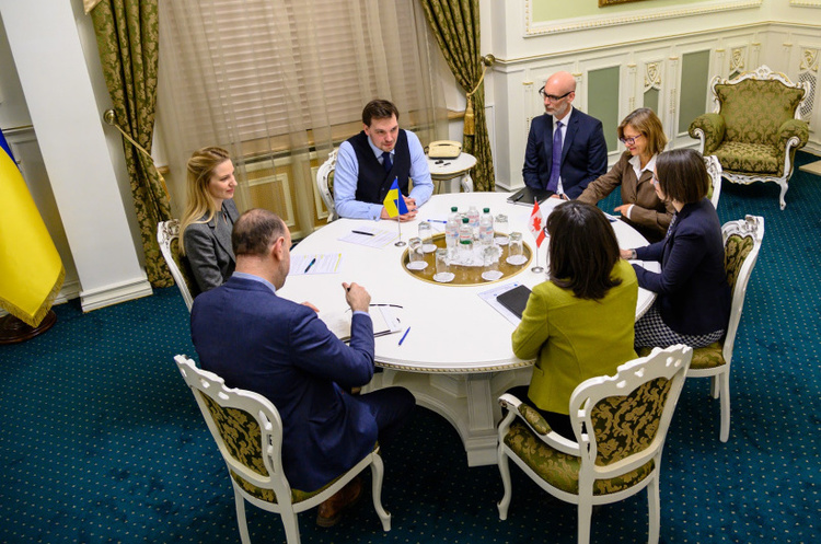 Зустріч прем'єр-міністра України Олексія Гончарука та посла Канади в Україні Лариси Ґаладзи Україна прагне розширення угоди про вільну торгівлю з Канадою – Гончарук