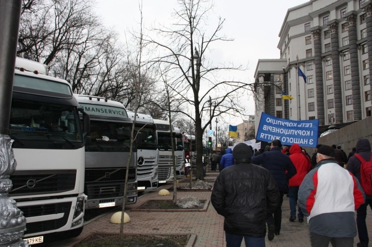 Автоперевізники вимагають в уряду відмовитися від автоматичного зважування вантажівок Автоперевізники вимагають в уряду відмовитися від автоматичного зважування вантажівок