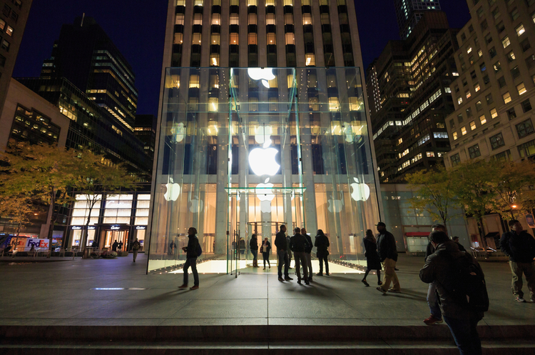 фото Shutterstock Apple погодилася виплатити $500 млн за уповільнення роботи старих iPhone