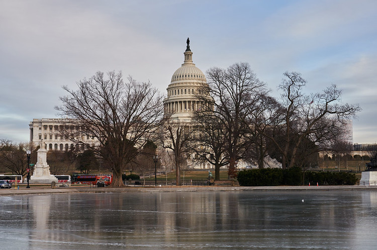 У США зафіксували другий смертельний випадок від коронавірусу У США зафіксували другий смертельний випадок від коронавірусу