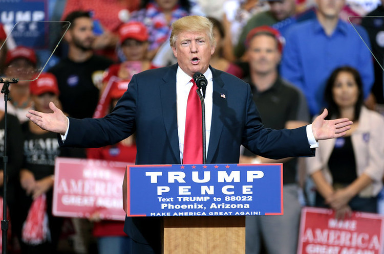 Дональд Трамп Трамп заявив, що над вакциною проти коронавірусу працюють в прискореному темпі