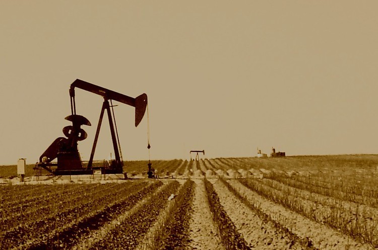 Ціни на нафту Brent вперше за три роки опустились нижче позначки у $50