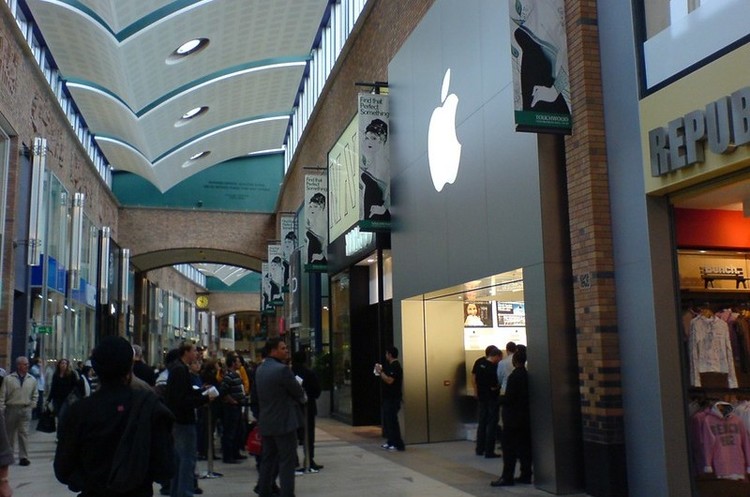 Apple відкрила усі свої магазини в Китаї Apple відкрила усі свої магазини в Китаї