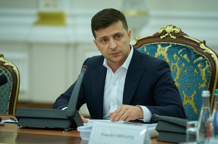 Володимир Зеленський Зеленський пояснив українцям за кордоном, як повернутись додому