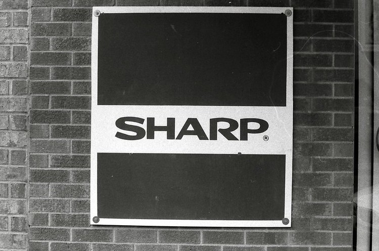 Sharp подала до суду на Tesla через порушення патентів Sharp подала до суду на Tesla через порушення патентів