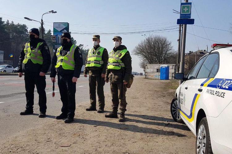 Поліція склала 32 адмінпротоколи про порушення правил карантину за добу Поліція склала 32 адмінпротоколи про порушення правил карантину за добу
